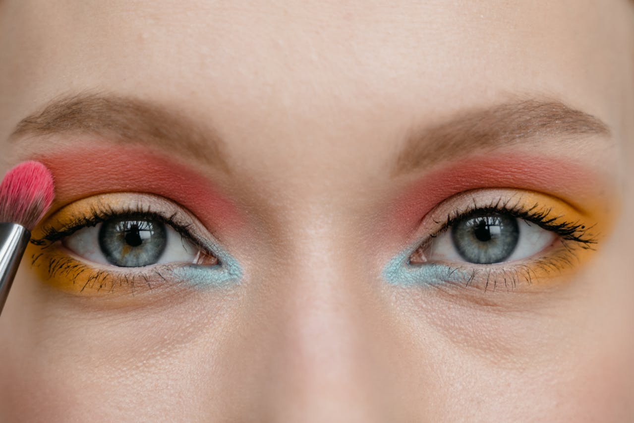 Barevné líčení očí – trendy tipy, jak oživit svůj vzhled obrázek 3