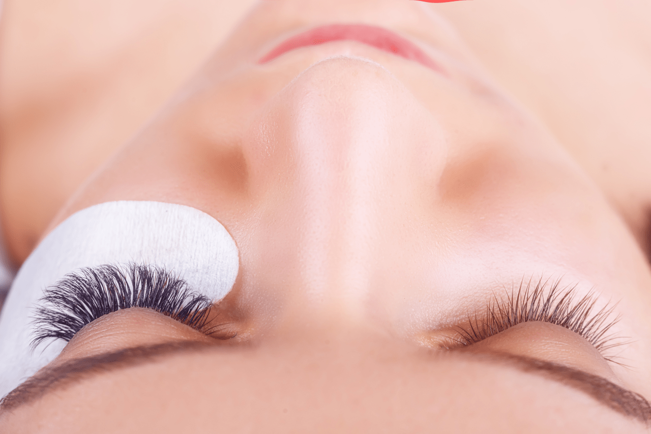 Lash lifting doma vs. v salonu: Jak zdvihnout své řasy a jaká možnost je pro vás ta správná? obrázek 3